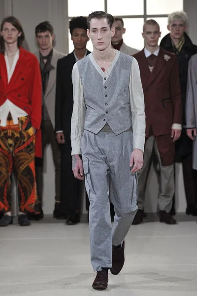 Look 16
